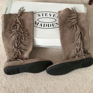 Steve Madden suede boots. Size 10. Excellent condition.